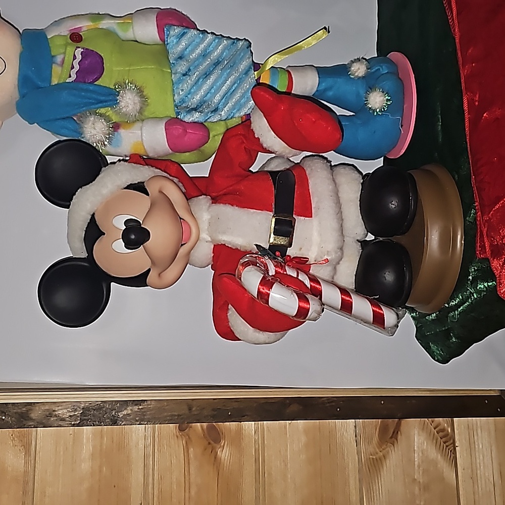 Dancing Santa Micky